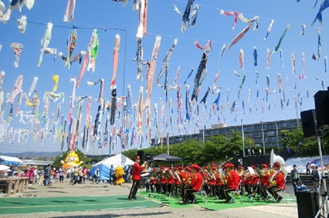 こいのぼりフェスタ1000に出演しました 高槻市消防音楽隊 高槻市消防本部 こいのぼりフェスタ1000に出演しました 高槻市消防音楽隊 高槻市消防本部